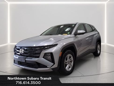 Used 2025 Hyundai Tucson SE AWD/4WD image 1