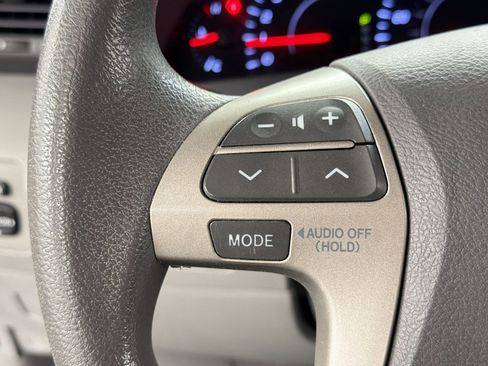 Used 2011 Toyota Camry LE image 17