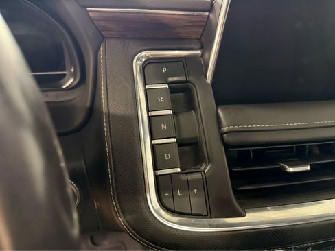 Used 2022 Chevrolet Tahoe Premier AWD/4WD image 24