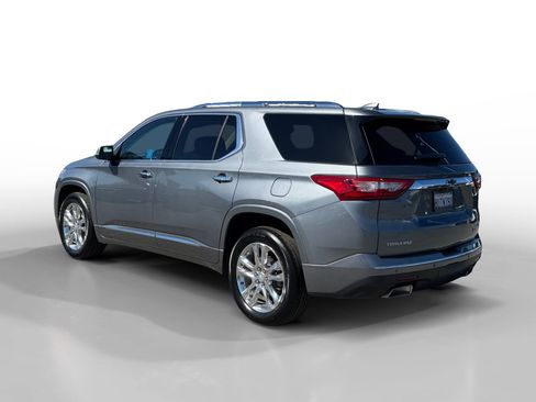 Used 2021 Chevrolet Traverse High Country FWD image 3