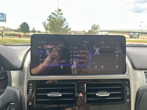 Used 2023 Lexus GX 460 Luxury w/ Sport Design Package AWD/4WD image 23