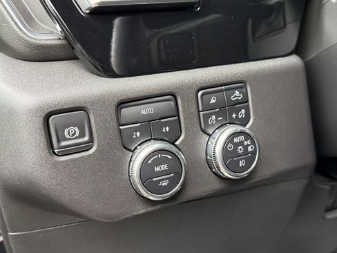 Certified 2025 GMC Sierra 1500 SLT image 41