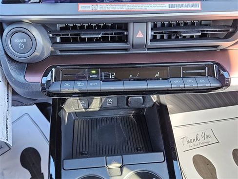 Used 2025 Toyota Prius Plug-In Hybrid image 19