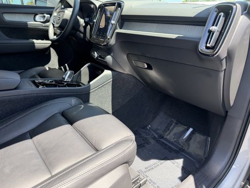 Certified 2023 Volvo XC40 B5 Plus w/ Driver Assist Package AWD/4WD image 12