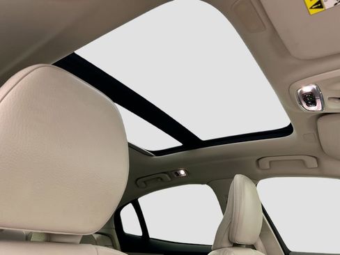 Used 2020 Volvo S60 T5 Momentum image 16