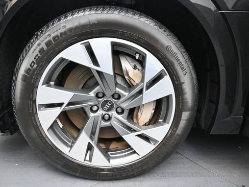 Used 2022 Audi e-tron Premium Plus w/ Premium Plus Package image 38