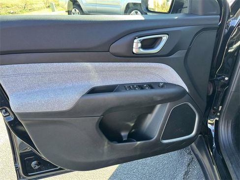 Used 2024 Jeep Compass Sport image 15