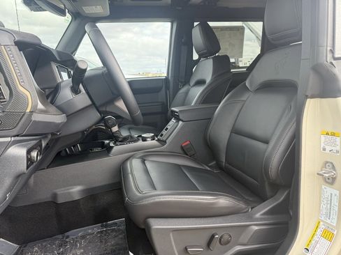 New 2025 Ford Bronco Badlands image 7