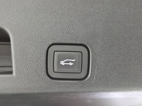 Used 2025 Chevrolet Traverse LT w/ Driver Confidence Package AWD/4WD image 36