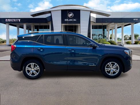 Used 2020 GMC Terrain SLE w/ Driver Convenience Package image 2