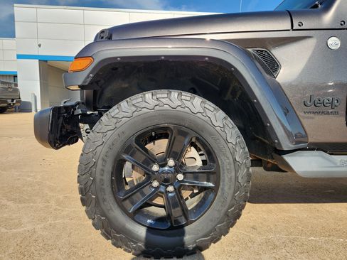 Used 2020 Jeep Wrangler Unlimited Sahara AWD/4WD image 9