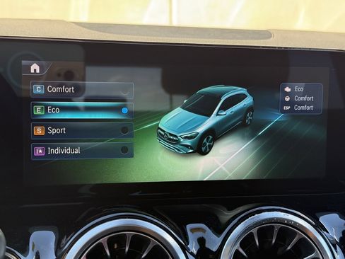 Used 2025 Mercedes-Benz GLA 250 GLA 250 image 9