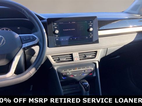 Certified 2025 Volkswagen Taos SE image 6