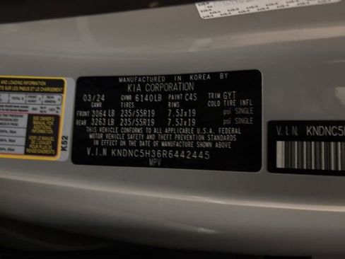 Certified 2024 Kia Carnival EX image 12