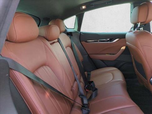 Used 2019 Maserati Levante image 17