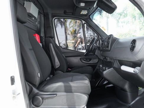 Used 2022 Mercedes-Benz Sprinter 1500 image 33