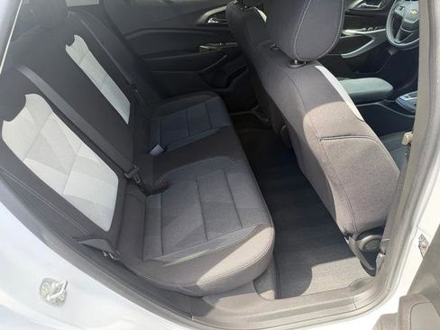 Used 2025 Chevrolet Trax LS w/ LS Convenience Package FWD image 19