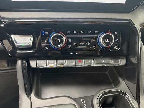 Used 2025 GMC Sierra 1500 AT4 AWD/4WD image 16