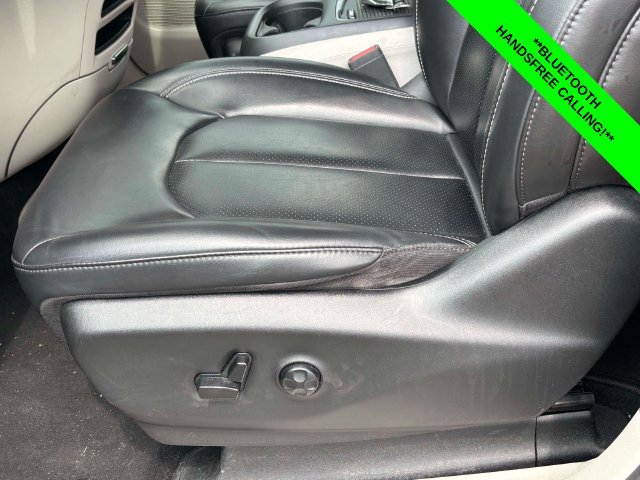 Used 2023 Chrysler Pacifica Touring-L FWD image 7