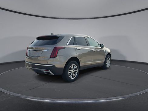 Used 2022 Cadillac XT5 Premium Luxury w/ Technology Package FWD image 8