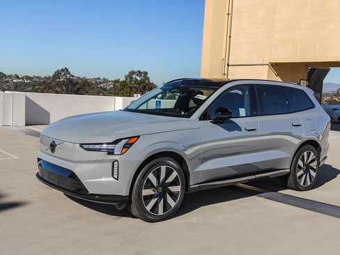 New 2025 Volvo EX90 Ultra w/ Protection Package Premier image 3