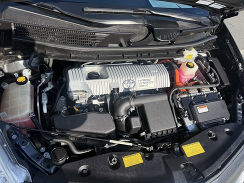 Used 2013 Toyota Prius V Five image 18