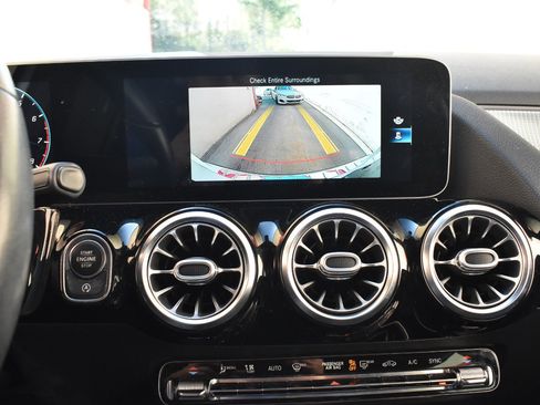 Used 2021 Mercedes-Benz GLA 250 4MATIC image 29