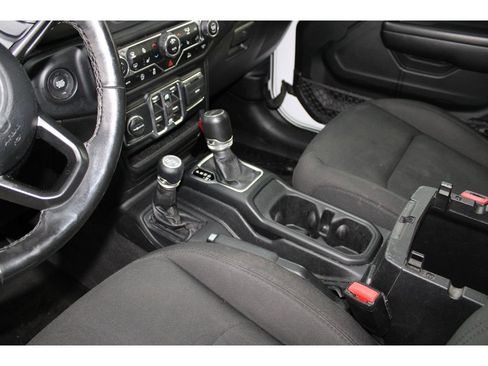 Certified 2021 Jeep Gladiator Willys image 22