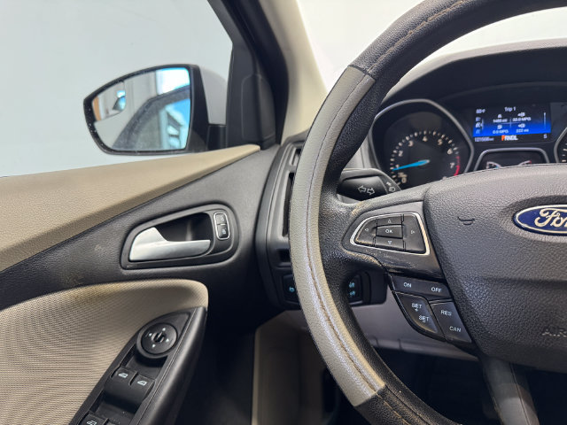 Used 2015 Ford Focus SE FWD image 19
