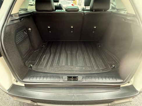 Used 2018 Land Rover Range Rover Evoque SE Premium image 18