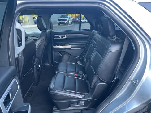 Used 2022 Ford Explorer XLT w/ Equipment Group 202A image 15