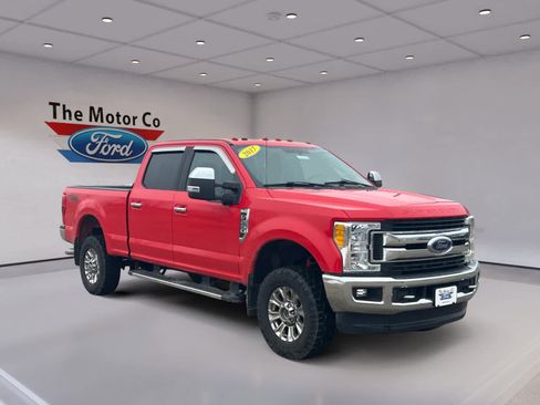 Used 2017 Ford F250 XLT w/ XLT Premium Package AWD/4WD image 3
