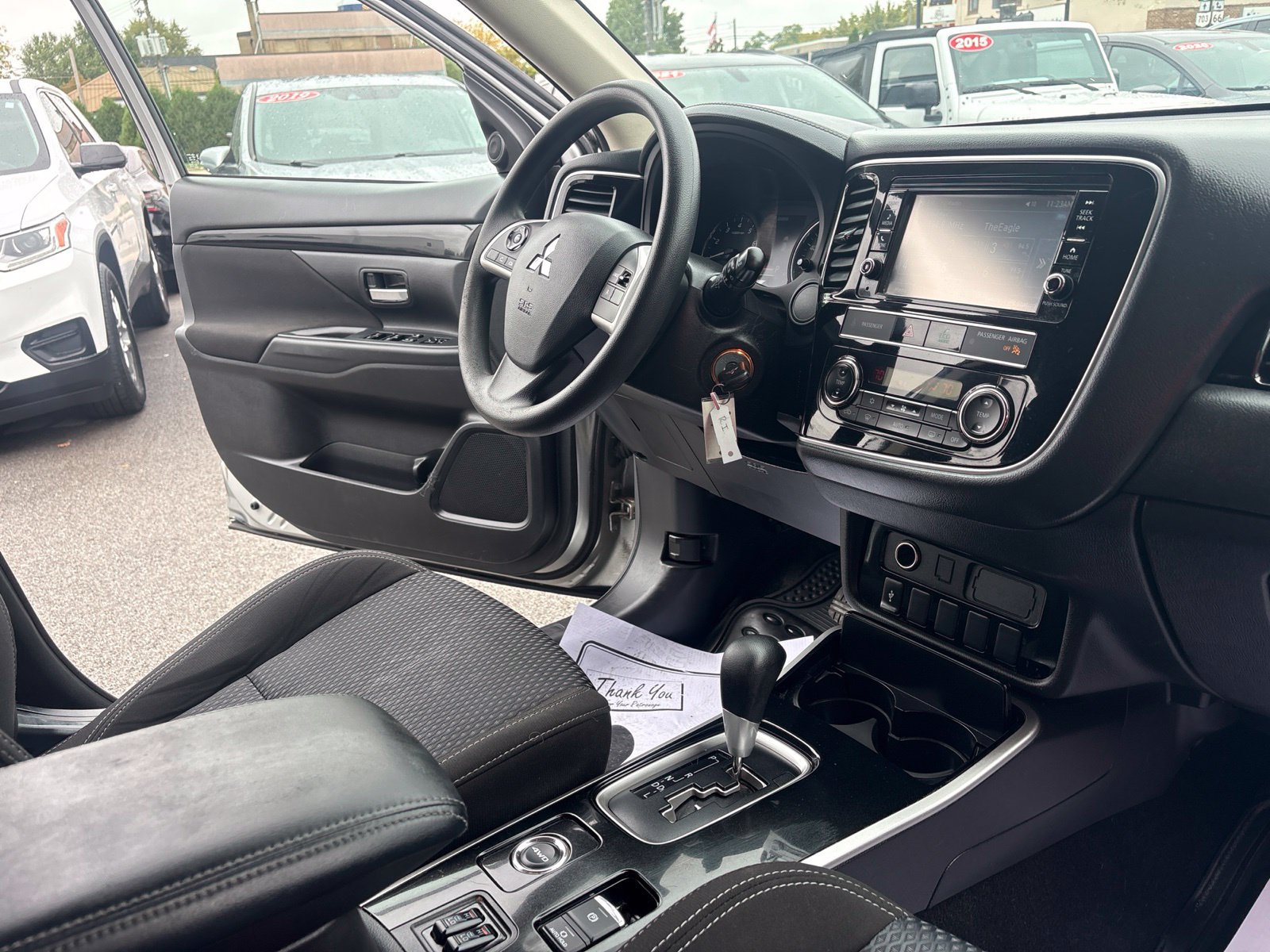 Used 2019 Mitsubishi Outlander AWD image 19