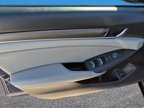 Used 2018 Honda Accord LX image 16