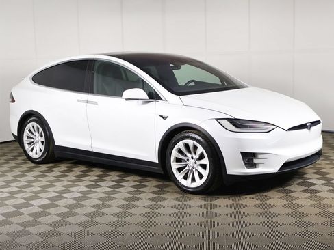 Used 2020 Tesla Model X Long Range AWD/4WD image 2
