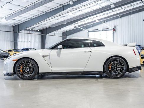 Used 2023 Nissan GT-R Premium w/ Premium Interior Package AWD/4WD image 3