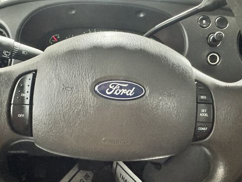 Used 2007 Ford E-350 and Econoline 350 XLT image 7