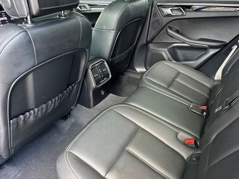 Certified 2023 Porsche Macan AWD/4WD image 13