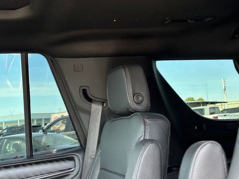 Used 2023 GMC Yukon Denali RWD image 27