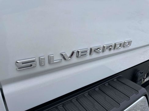 Used 2024 Chevrolet Silverado 2500 LT AWD/4WD image 12