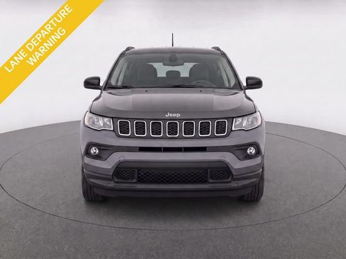 Used 2024 Jeep Compass Latitude AWD/4WD image 5