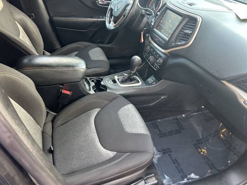 Used 2014 Jeep Cherokee Latitude FWD image 23