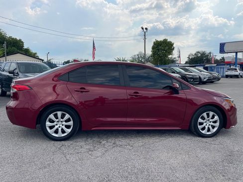 Used 2025 Toyota Corolla LE image 4