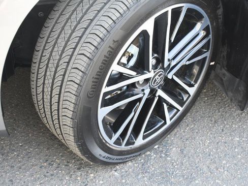 Used 2025 Toyota Camry XLE w/ Premium Plus Package image 11