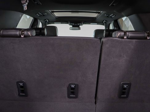 Used 2023 GMC Yukon SLT image 34