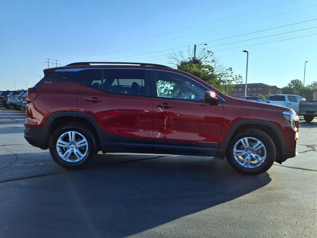 Used 2024 GMC Terrain SLE w/ Driver Convenience Package FWD image 34
