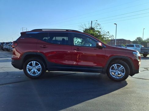 Used 2024 GMC Terrain SLE w/ Driver Convenience Package FWD image 34