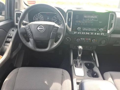 Certified 2025 Nissan Frontier SV w/ SV Convenience Package AWD/4WD image 9