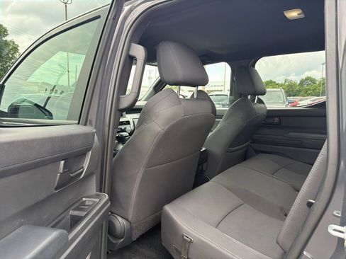 Used 2025 Toyota Tacoma SR5 AWD/4WD image 17