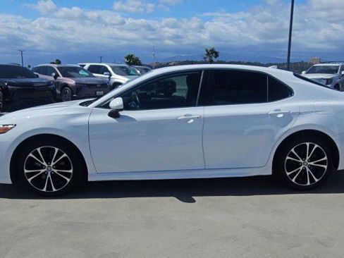 Used 2020 Toyota Camry SE FWD image 5